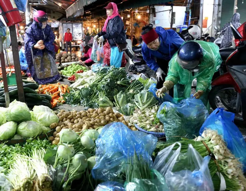 Chợ Ph&ugrave;ng Khoang, thi&ecirc;n đường mua sắm về đ&ecirc;m tại H&agrave; Th&agrave;nh 2