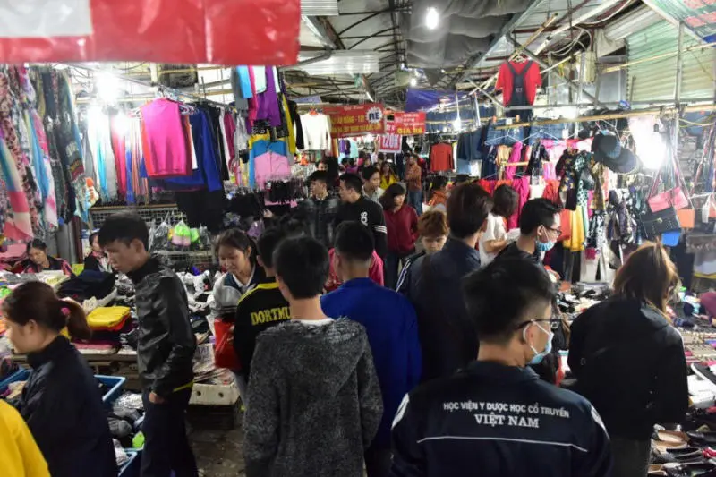 Chợ Ph&ugrave;ng Khoang, thi&ecirc;n đường mua sắm về đ&ecirc;m tại H&agrave; Th&agrave;nh 7