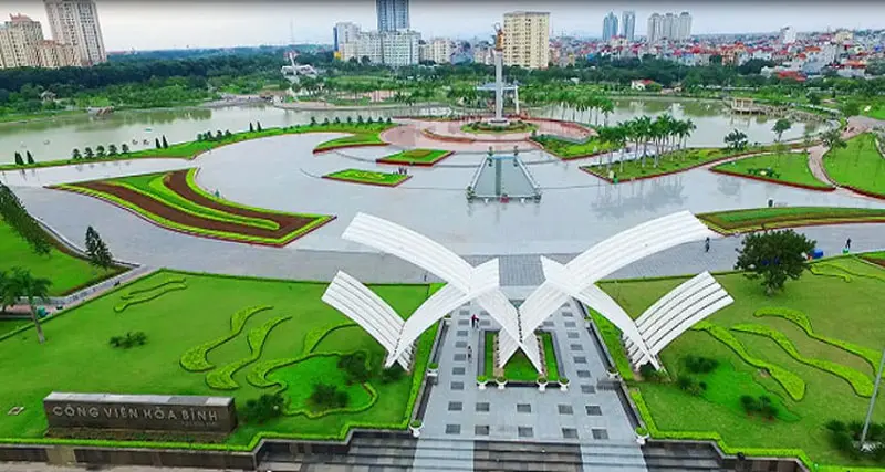 C&ocirc;ng vi&ecirc;n H&ograve;a B&igrave;nh, ng&ocirc;i nh&agrave; xanh giữa l&ograve;ng H&agrave; Nội 5