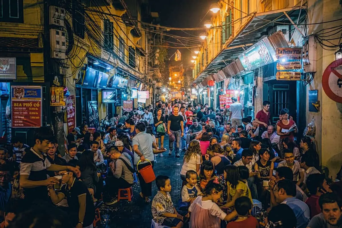 Dạo bước phố Tạ Hiện kh&ocirc;ng ngủ giữa l&ograve;ng thủ đ&ocirc; 5