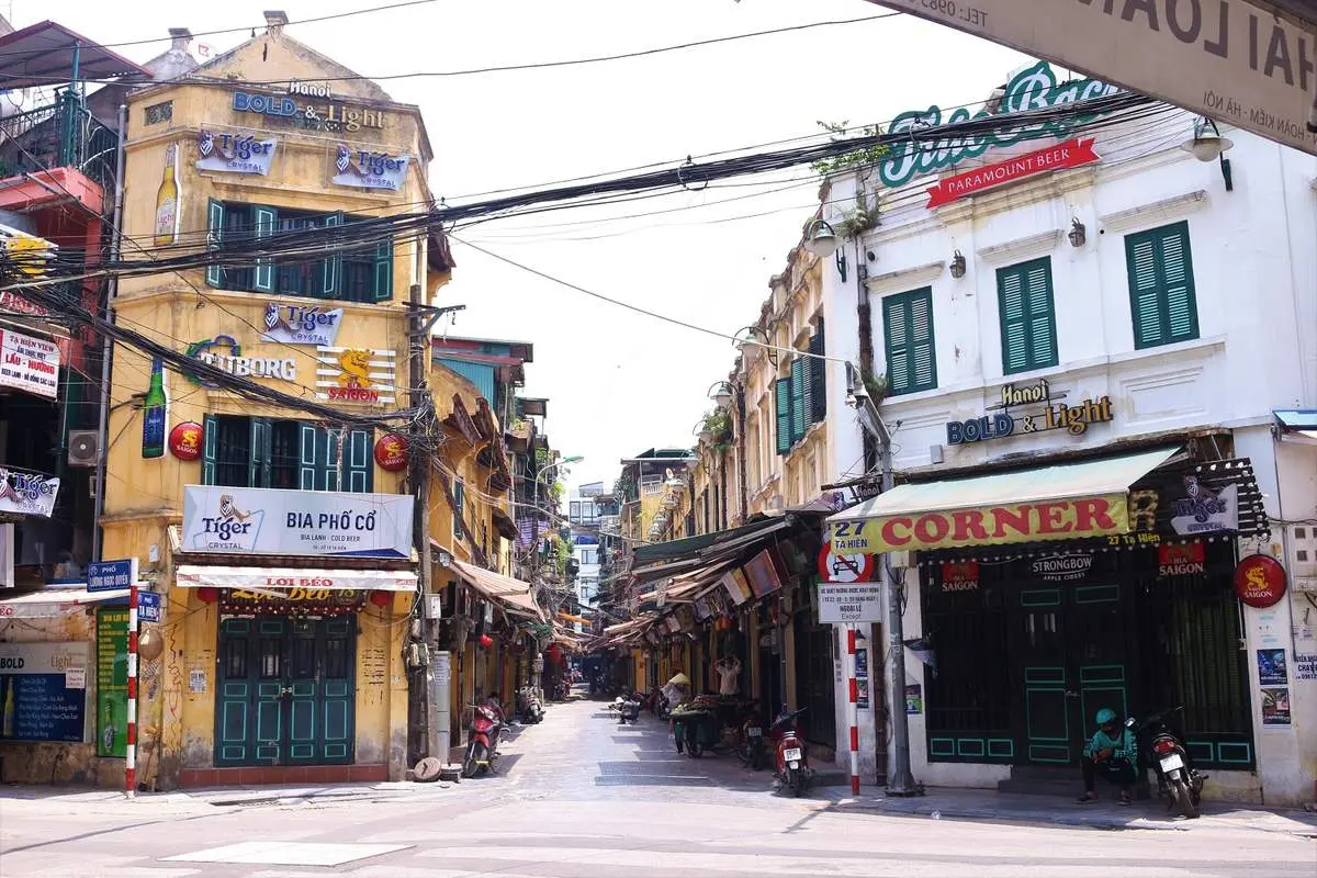 Dạo bước phố Tạ Hiện kh&ocirc;ng ngủ giữa l&ograve;ng thủ đ&ocirc; 4