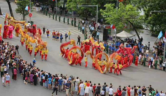 Dạo quanh phố đi bộ Hà Nội tận hưởng không gian thoáng đãng 8