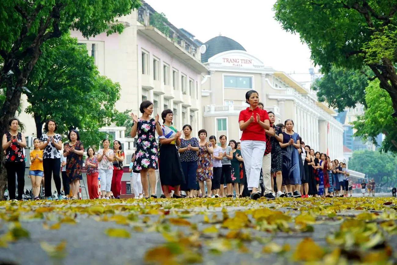 Dạo quanh phố đi bộ Hà Nội tận hưởng không gian thoáng đãng 6
