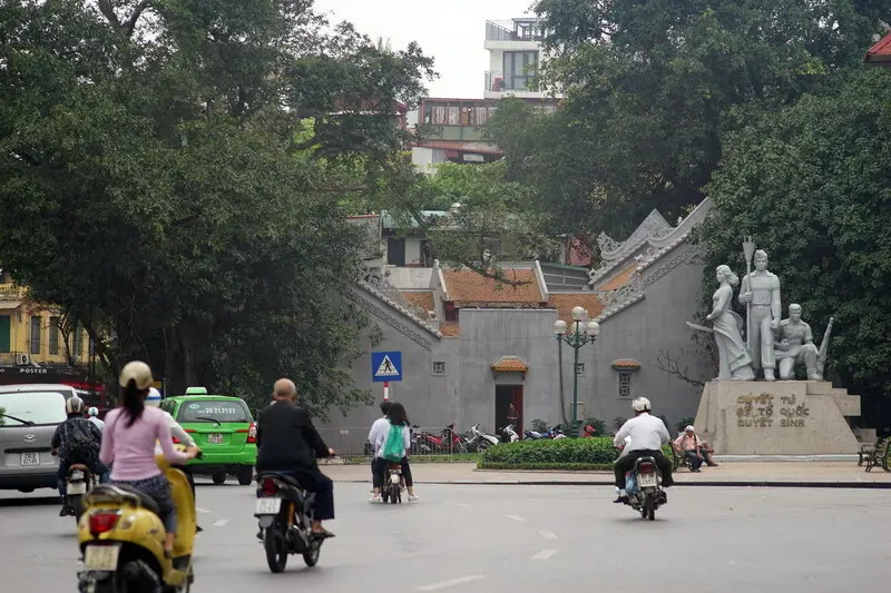 Đền B&agrave; Kiệu di t&iacute;ch linh thi&ecirc;ng b&ecirc;n hồ Ho&agrave;n Kiếm H&agrave; Nội 2