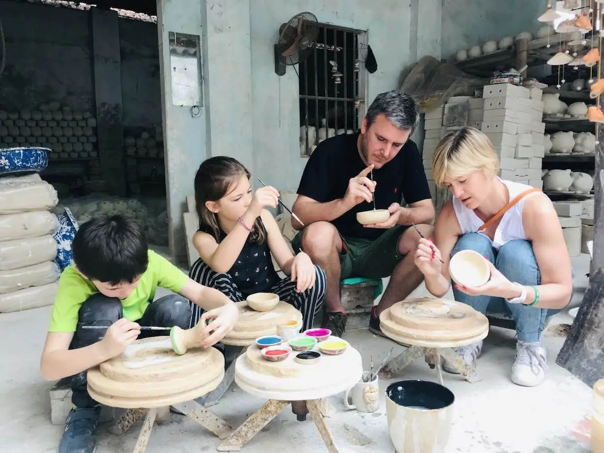 Đến mảnh đất ngh&igrave;n năm văn hiến th&igrave; bỏ lỡ l&agrave;ng nghề truyền thống ở H&agrave; Nội th&igrave; đ&aacute;ng bị &lsquo;đ&aacute;nh đ&ograve;n&rsquo; 3