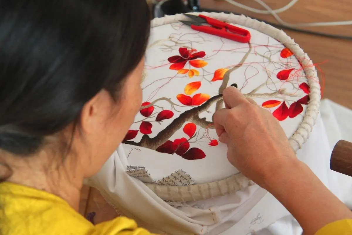 Đến mảnh đất ngh&igrave;n năm văn hiến th&igrave; bỏ lỡ l&agrave;ng nghề truyền thống ở H&agrave; Nội th&igrave; đ&aacute;ng bị &lsquo;đ&aacute;nh đ&ograve;n&rsquo; 12