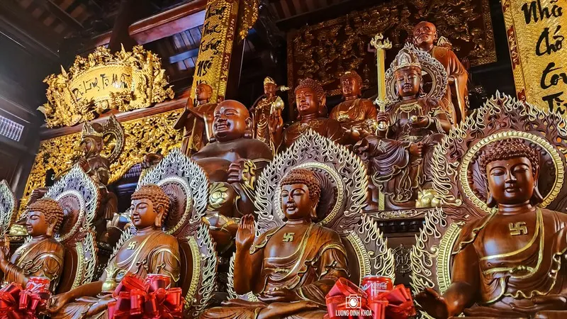 Gh&eacute; thăm ch&ugrave;a Long Hưng, nơi tro cốt của người đ&atilde; khuất được an nghỉ 9