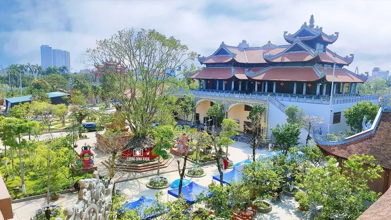 Gh&eacute; thăm ch&ugrave;a Long Hưng, nơi tro cốt của người đ&atilde; khuất được an nghỉ 2
