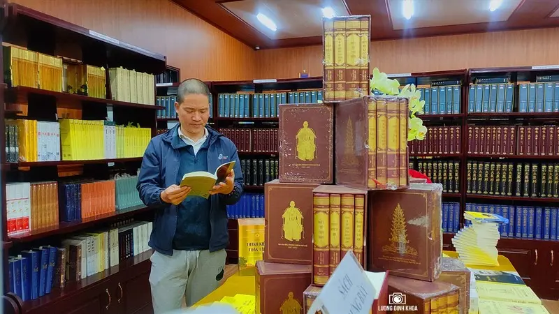 Gh&eacute; thăm ch&ugrave;a Long Hưng, nơi tro cốt của người đ&atilde; khuất được an nghỉ 10