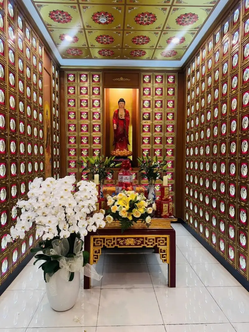 Gh&eacute; thăm ch&ugrave;a Long Hưng, nơi tro cốt của người đ&atilde; khuất được an nghỉ 5