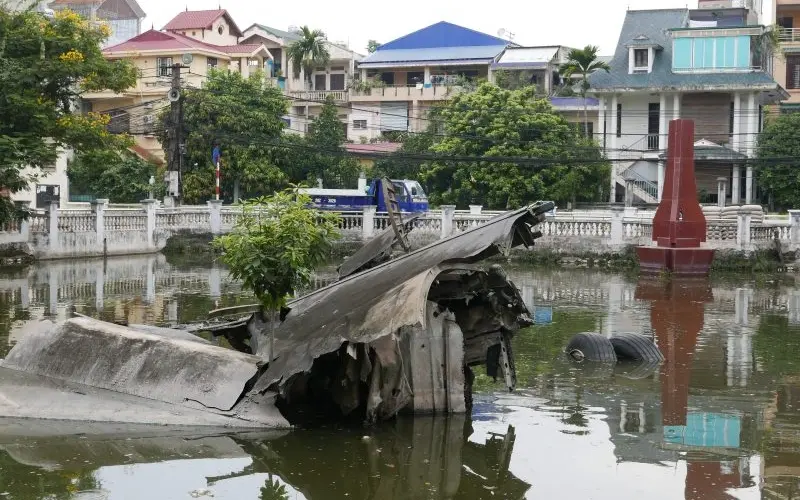 Hồ Hữu Tiệp: Di t&iacute;ch lịch sử B52 ki&ecirc;u h&atilde;nh giữa l&ograve;ng H&agrave; Nội 4