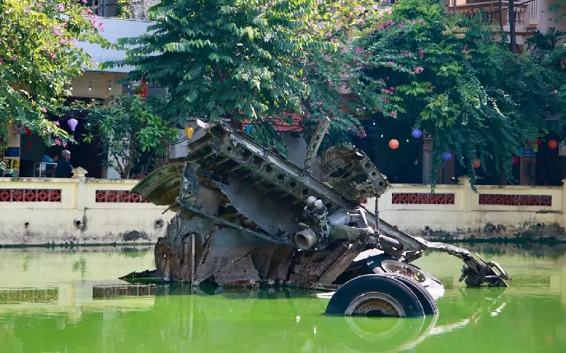 Hồ Hữu Tiệp: Di t&iacute;ch lịch sử B52 ki&ecirc;u h&atilde;nh giữa l&ograve;ng H&agrave; Nội 7