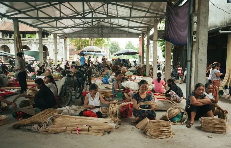 Kh&aacute;m ph&aacute; l&agrave;ng n&oacute;n Chu&ocirc;ng mang đậm hồn Việt giữa l&ograve;ng thủ đ&ocirc; 8