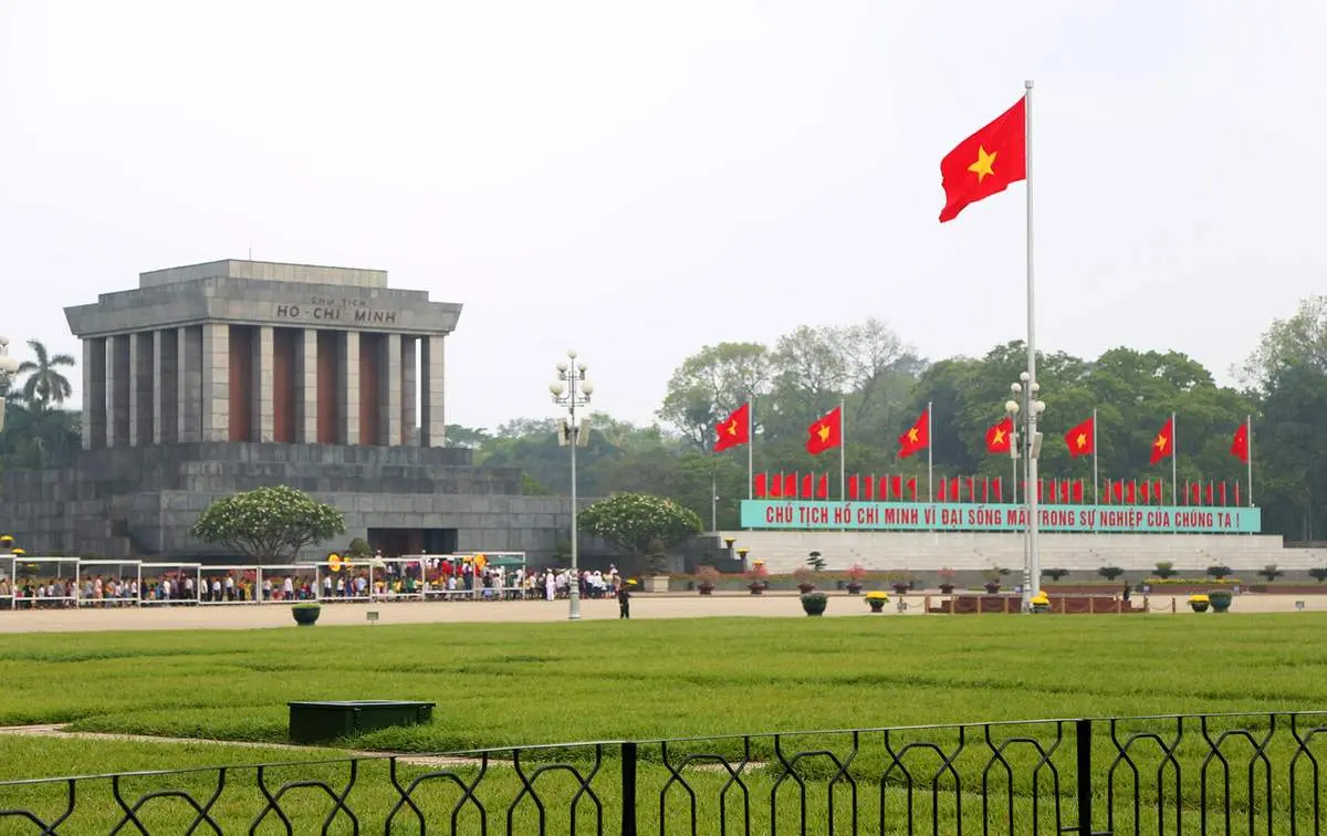 Kh&aacute;m ph&aacute; Quảng trường Ba Đ&igrave;nh: Nơi lưu giữ lịch sử giữa l&ograve;ng H&agrave; Nội 3