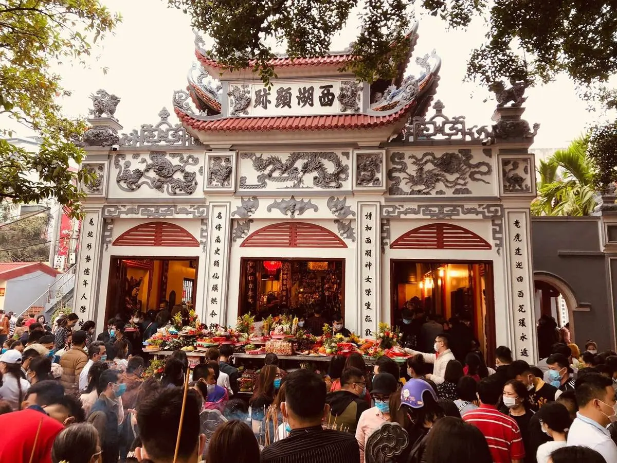 Kh&aacute;m ph&aacute; top 5 ng&ocirc;i ch&ugrave;a cầu duy&ecirc;n ở H&agrave; Nội 9