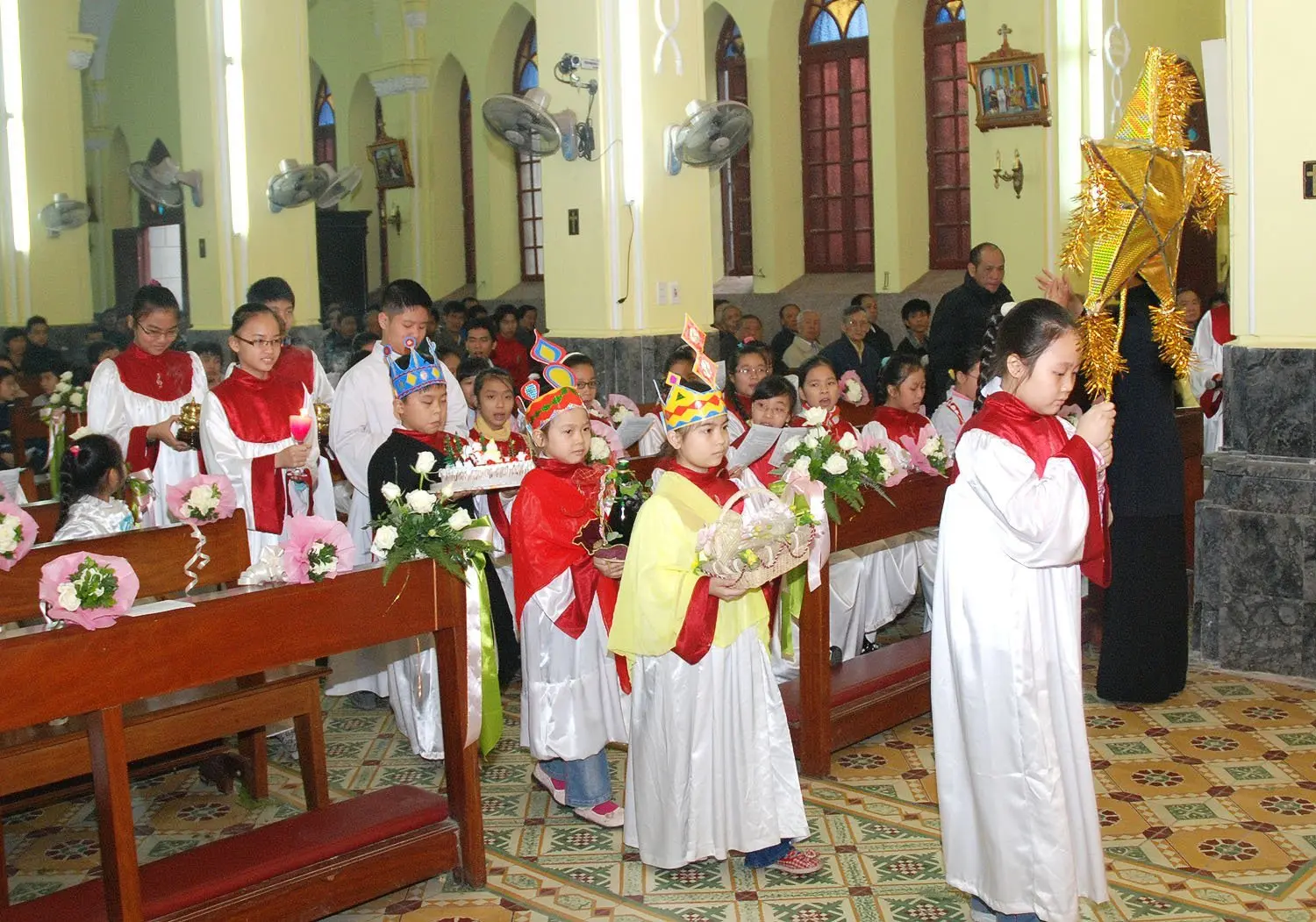 Nhà thờ Hàm Long - Chiêm ngưỡng kiến trúc độc đáo giữa lòng thủ đô 7