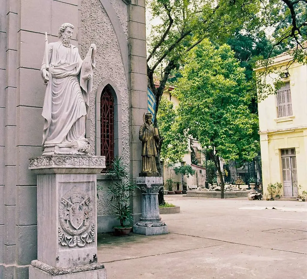 Nhà thờ Hàm Long - Chiêm ngưỡng kiến trúc độc đáo giữa lòng thủ đô 6