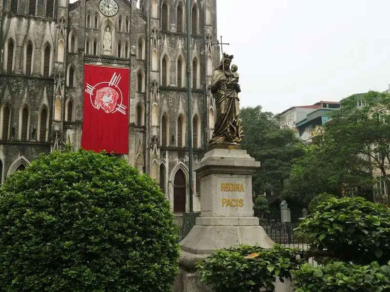 Nh&agrave; thờ lớn H&agrave; Nội với kiến tr&uacute;c Gothic nổi bật giữa l&ograve;ng thủ đ&ocirc; 8
