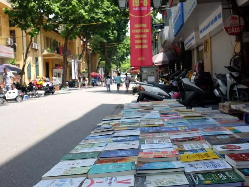 Phố Đinh Lễ - Nơi d&agrave;nh cho những t&acirc;m hồn y&ecirc;u s&aacute;ch giữa l&ograve;ng H&agrave; Nội 3