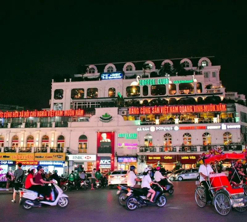 Quảng trường Đ&ocirc;ng Kinh Nghĩa Thục: Tr&aacute;i tim v&ugrave;ng đất Thủ đ&ocirc; 12