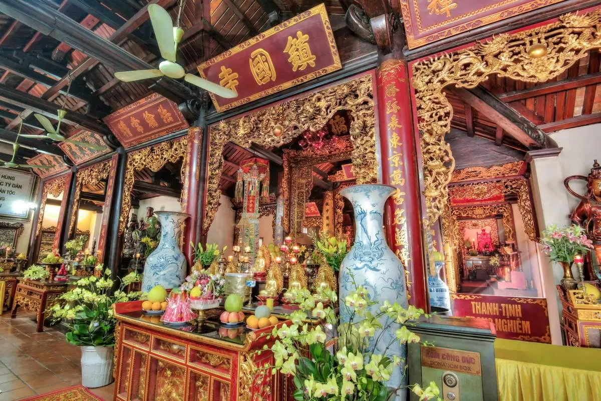 Tham quan ch&ugrave;a Trấn Quốc ng&agrave;n năm tuổi b&ecirc;n hồ T&acirc;y 13