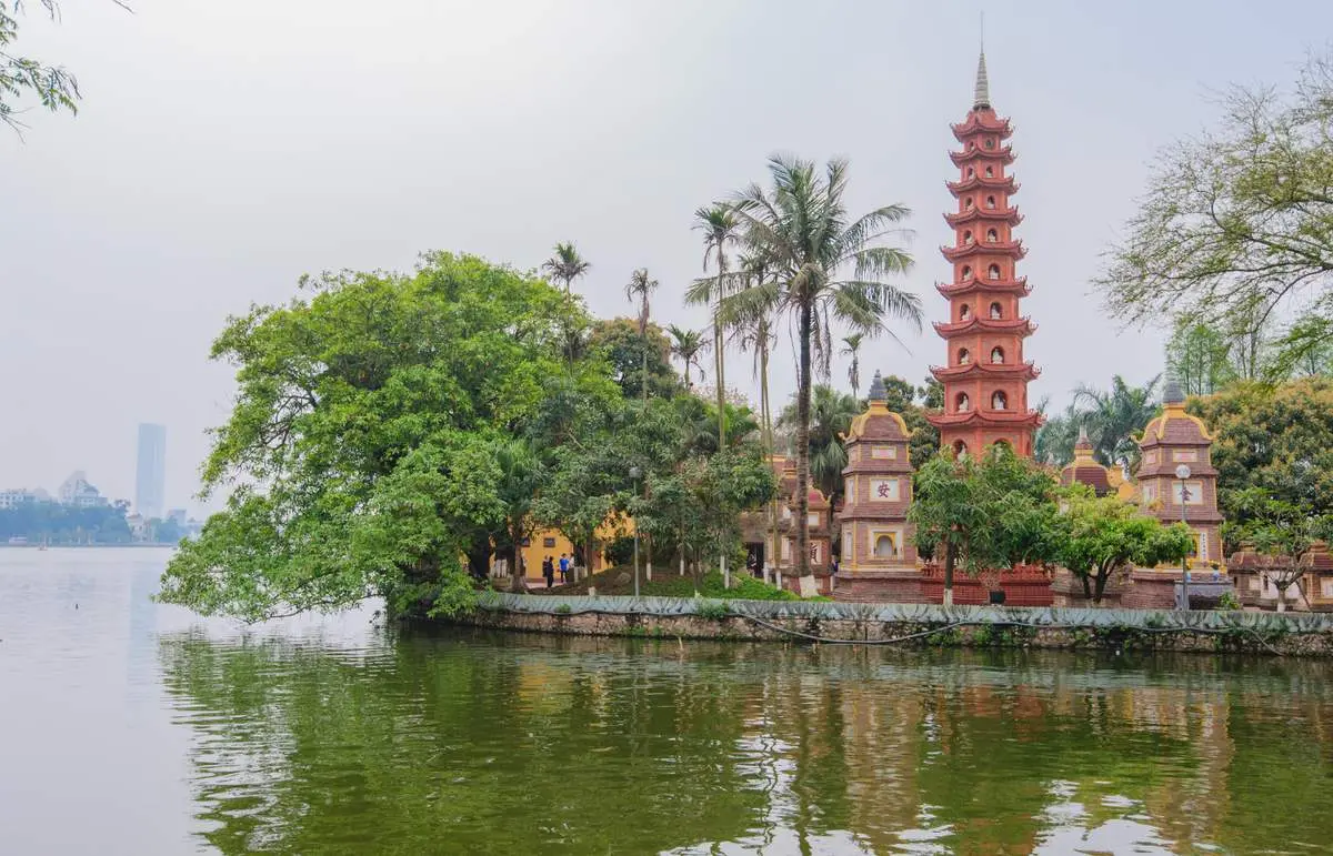 Tham quan ch&ugrave;a Trấn Quốc ng&agrave;n năm tuổi b&ecirc;n hồ T&acirc;y 5