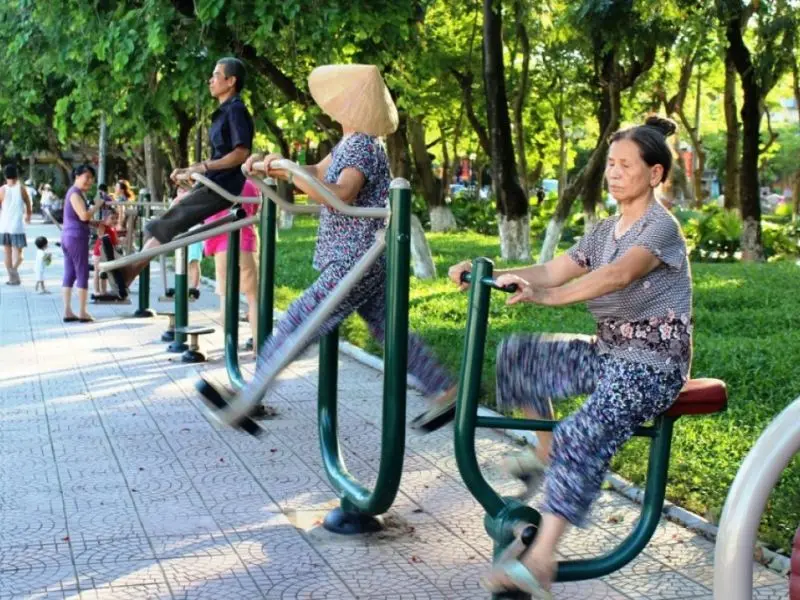 Thư gi&atilde;n tại c&ocirc;ng vi&ecirc;n Nghĩa Đ&ocirc;: H&ograve;n Ngọc Xanh giữa l&ograve;ng H&agrave; Nội 5