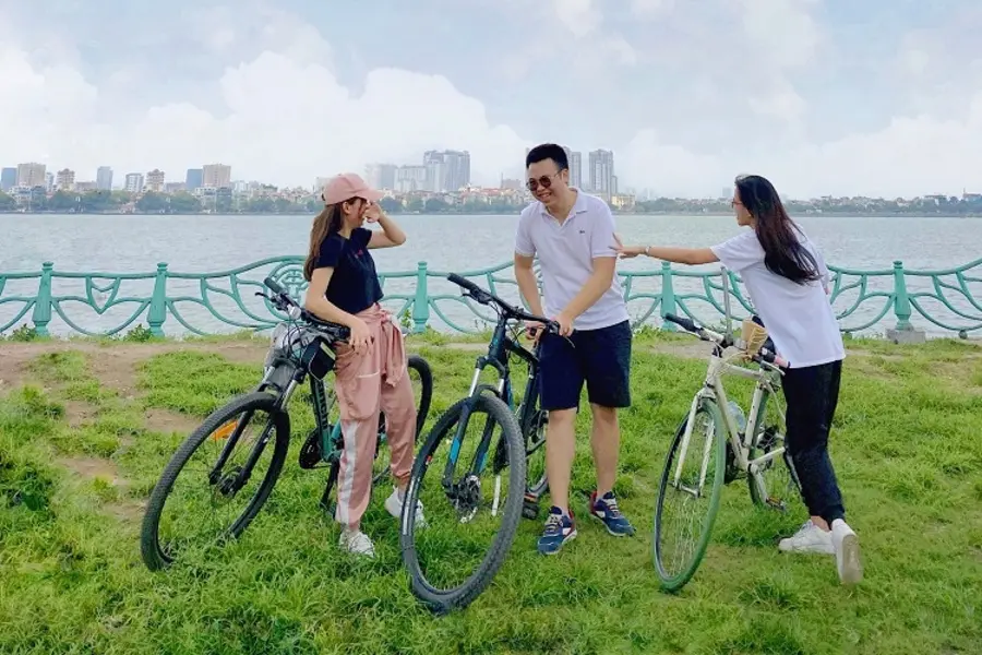 Trải nghiệm Đạp xe ngắm cảnh hồ T&acirc;y cực chill tại H&agrave; Nội 8