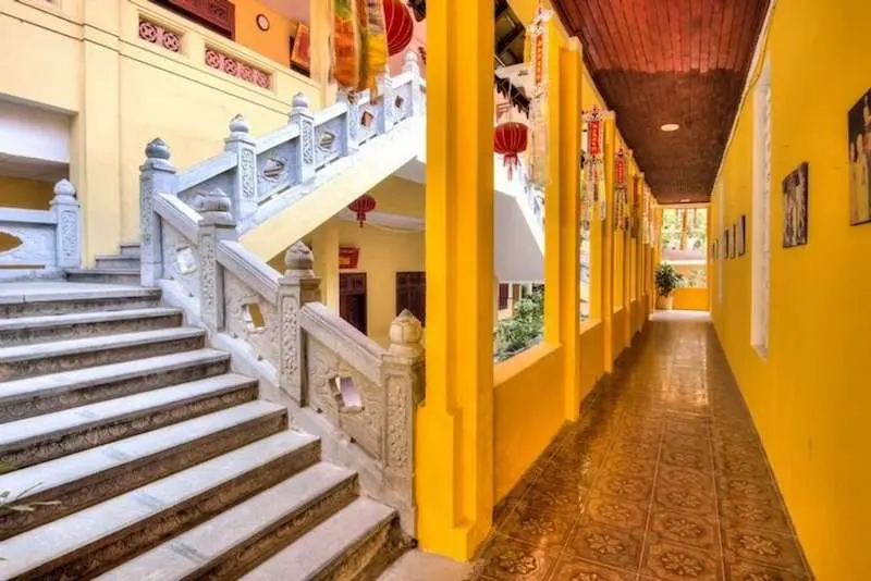 V&atilde;n cảnh ch&ugrave;a Qu&aacute;n Sứ nổi tiếng linh thi&ecirc;ng c&ugrave;ng vẻ đẹp mi&ecirc;n man ho&agrave;i cổ 5
