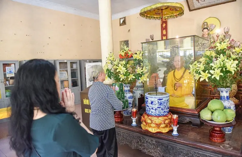 V&atilde;n cảnh ch&ugrave;a Qu&aacute;n Sứ nổi tiếng linh thi&ecirc;ng c&ugrave;ng vẻ đẹp mi&ecirc;n man ho&agrave;i cổ 4