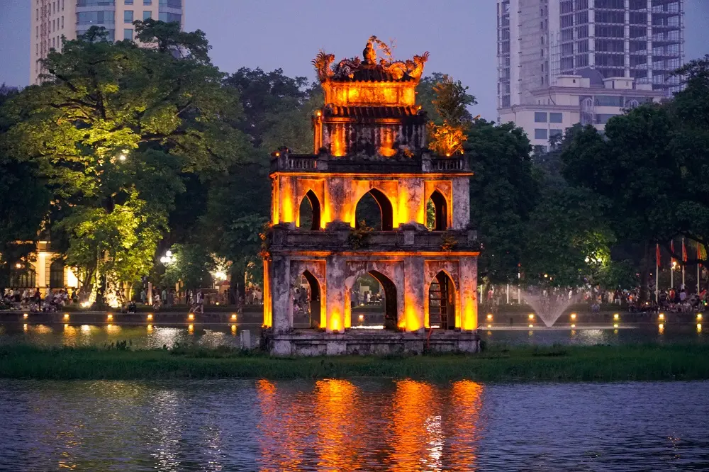 Về thăm Th&aacute;p R&ugrave;a - Biểu tượng du lịch t&acirc;m linh giữa l&ograve;ng H&agrave; Nội 4