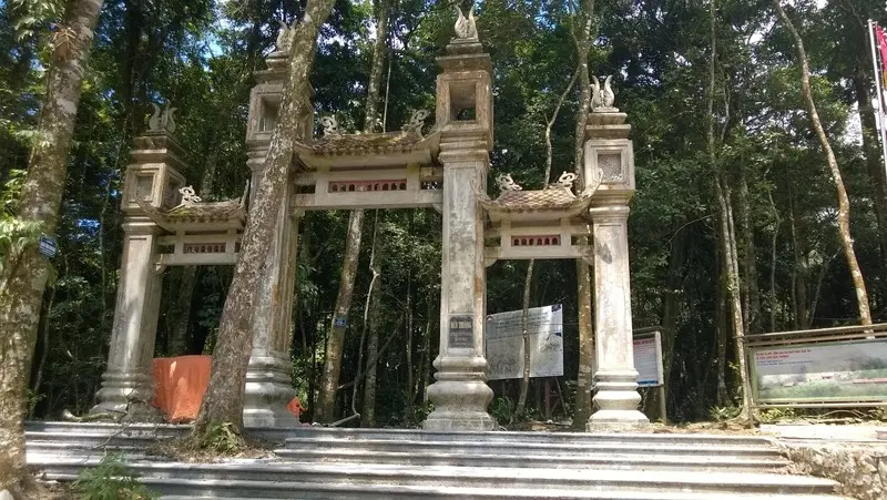 Viếng thăm Đền Thượng Ba V&igrave;, kh&ocirc;ng gian linh thi&ecirc;ng tr&ecirc;n n&uacute;i Tản 4