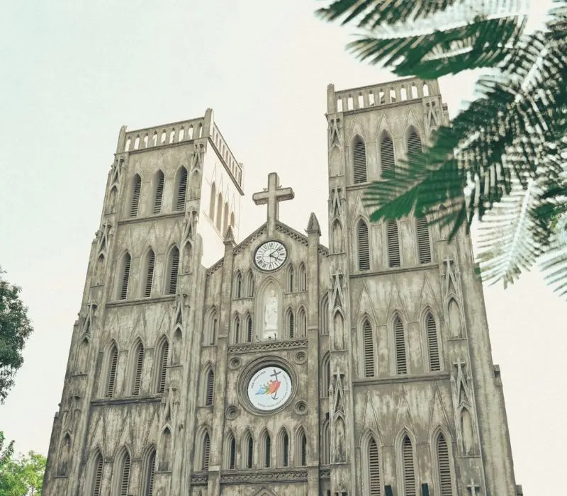 Nhà thờ lớn Hà Nội với kiến trúc Gothic nổi bật giữa lòng thủ đô