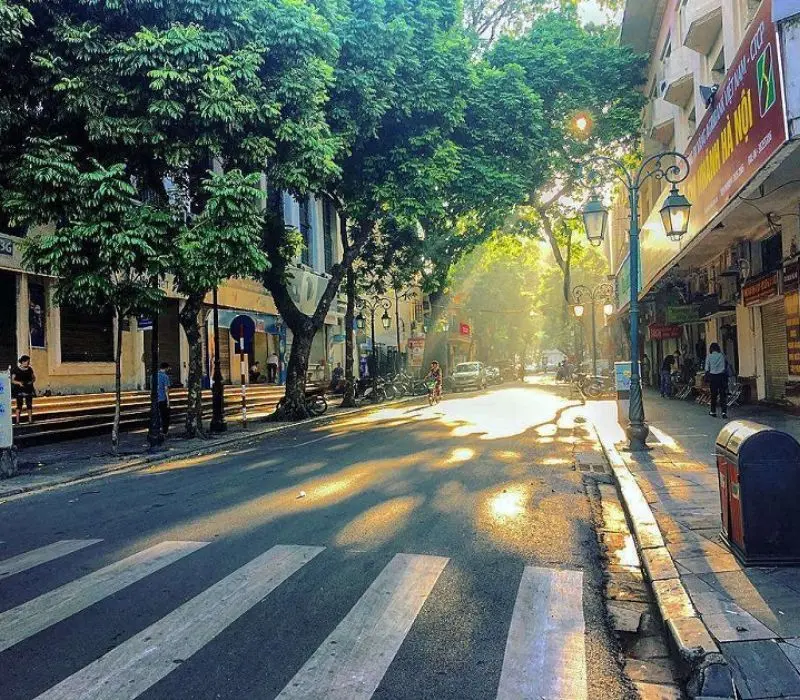 Phố Đinh Lễ - Nơi dành cho những tâm hồn yêu sách giữa lòng Hà Nội