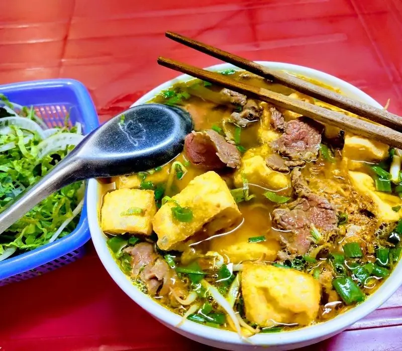 Bún Riêu Huyền Thu: Huyền thoại bún riêu 40 năm tuổi có gì?