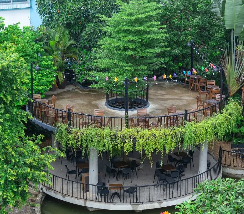 Cafe Hầm Trú Ẩn góc bình yên nép mình giữa lòng Hà Nội