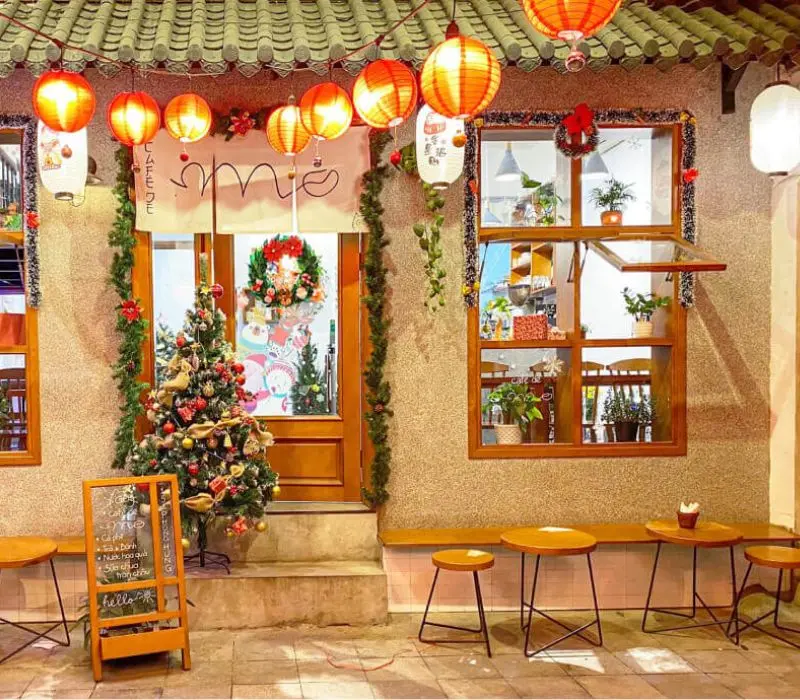 Check-in 12 quán cafe trang trí Noel 2025 đẹp mê hồn ở Hà Nội