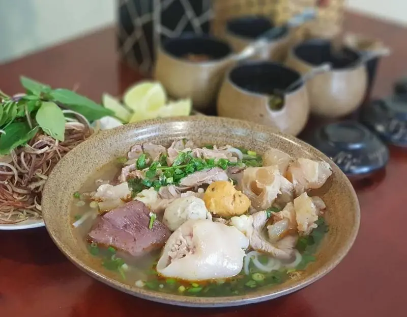 10+ quán bún bò Huế ngon, chuẩn bị và đông khách tại Hà Nội 2