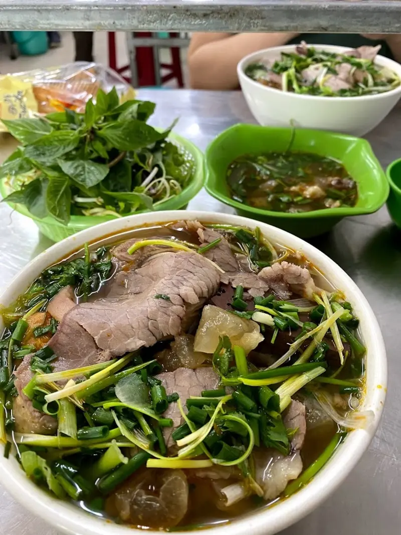 10+ quán bún bò Huế ngon, chuẩn bị và đông khách tại Hà Nội 10