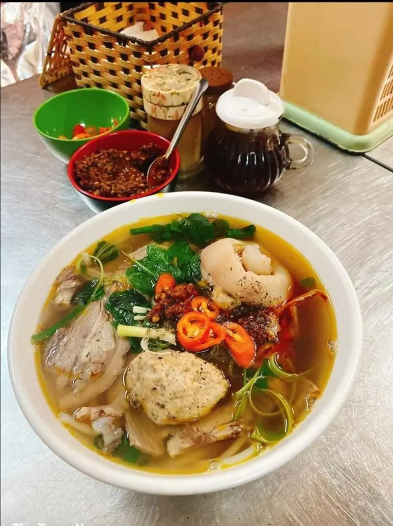 10+ quán bún bò Huế ngon, chuẩn bị và đông khách tại Hà Nội 13