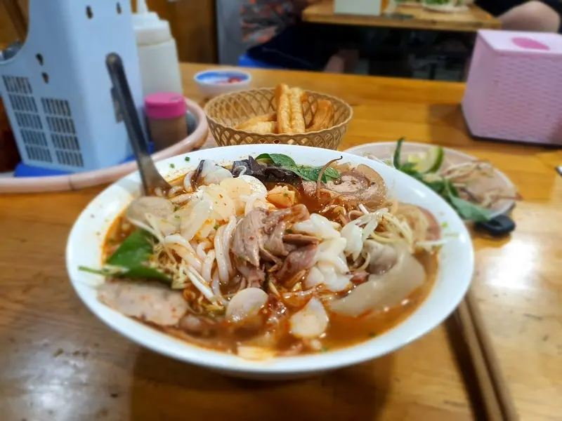 10+ quán bún bò Huế ngon, chuẩn bị và đông khách tại Hà Nội 12