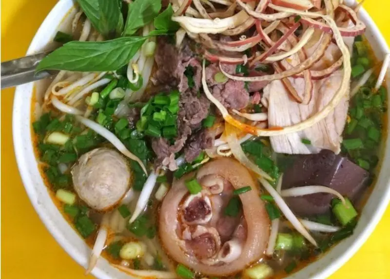 10+ quán bún bò Huế ngon, chuẩn bị và đông khách tại Hà Nội 4