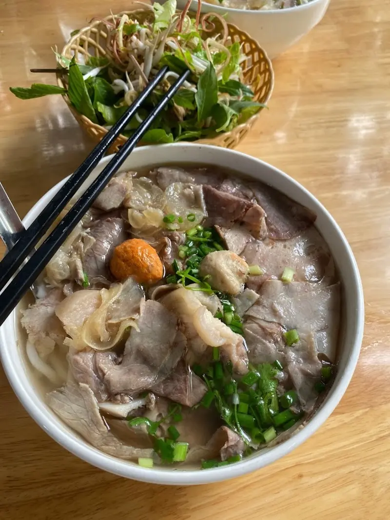 10+ quán bún bò Huế ngon, chuẩn bị và đông khách tại Hà Nội 6
