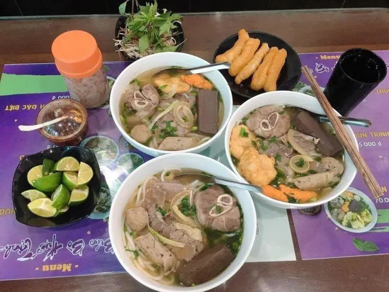 10+ quán bún bò Huế ngon, chuẩn bị và đông khách tại Hà Nội 3