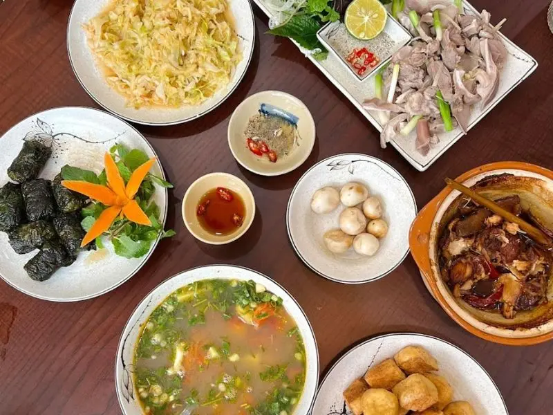 13 quán ăn trưa Hà Nội: Từ nhà hàng sang trọng đến bình dân 4