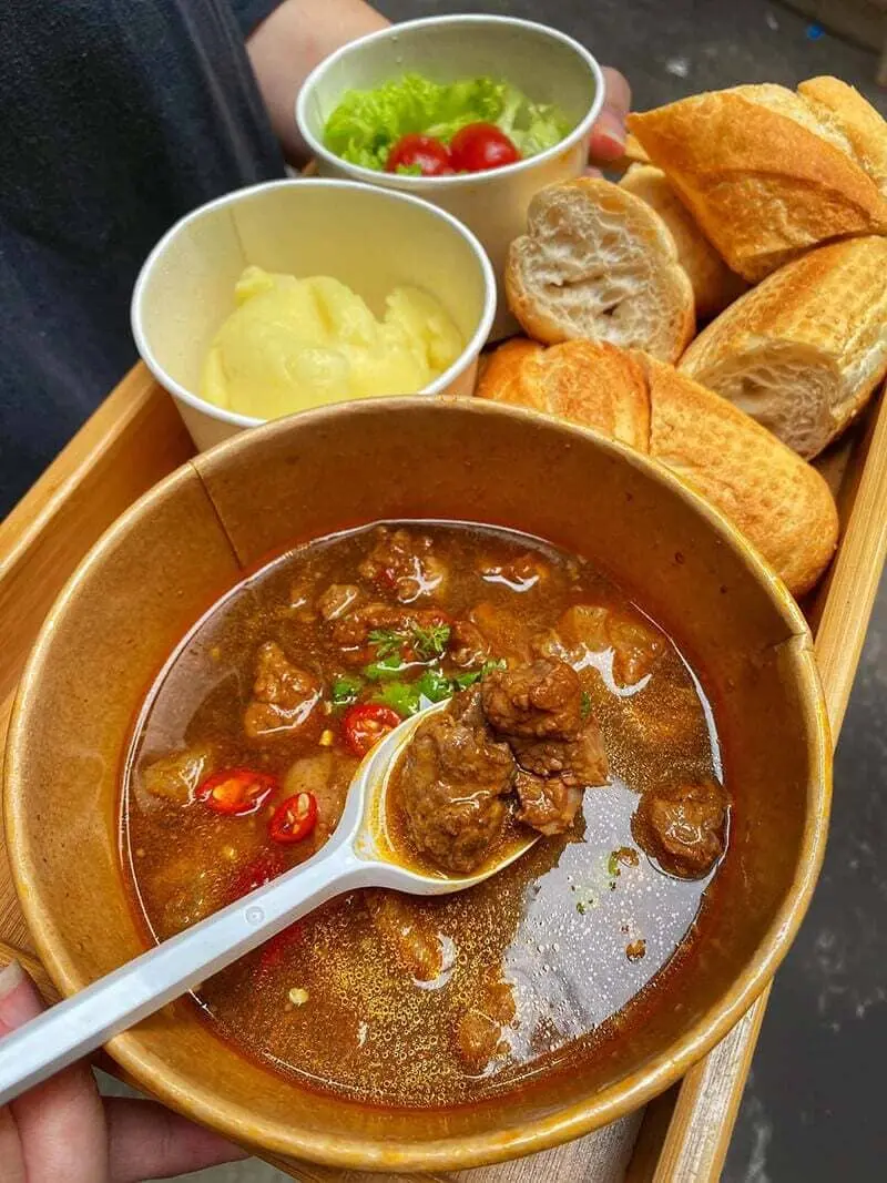 7 tiệm b&aacute;nh m&igrave; sốt vang trứ danh thủ đ&ocirc; bạn n&ecirc;n thử ngay 3