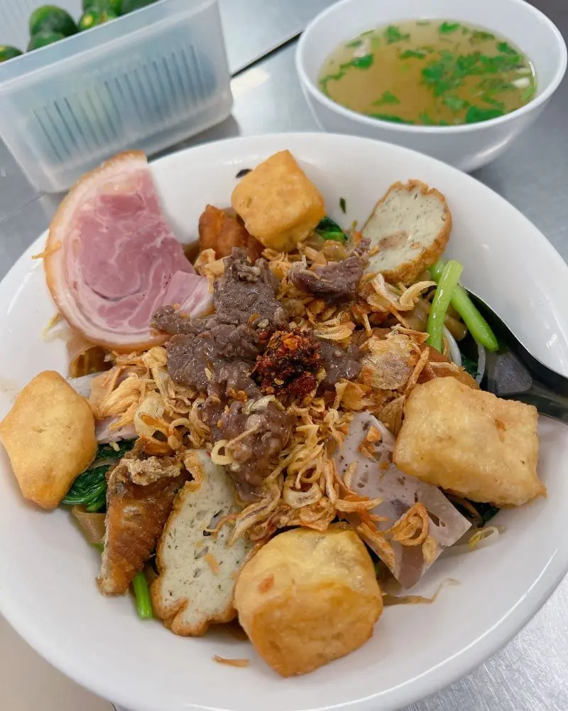 9 qu&aacute;n b&aacute;nh đa trộn H&agrave; Nội hấp dẫn t&iacute;n đồ ẩm thực 2