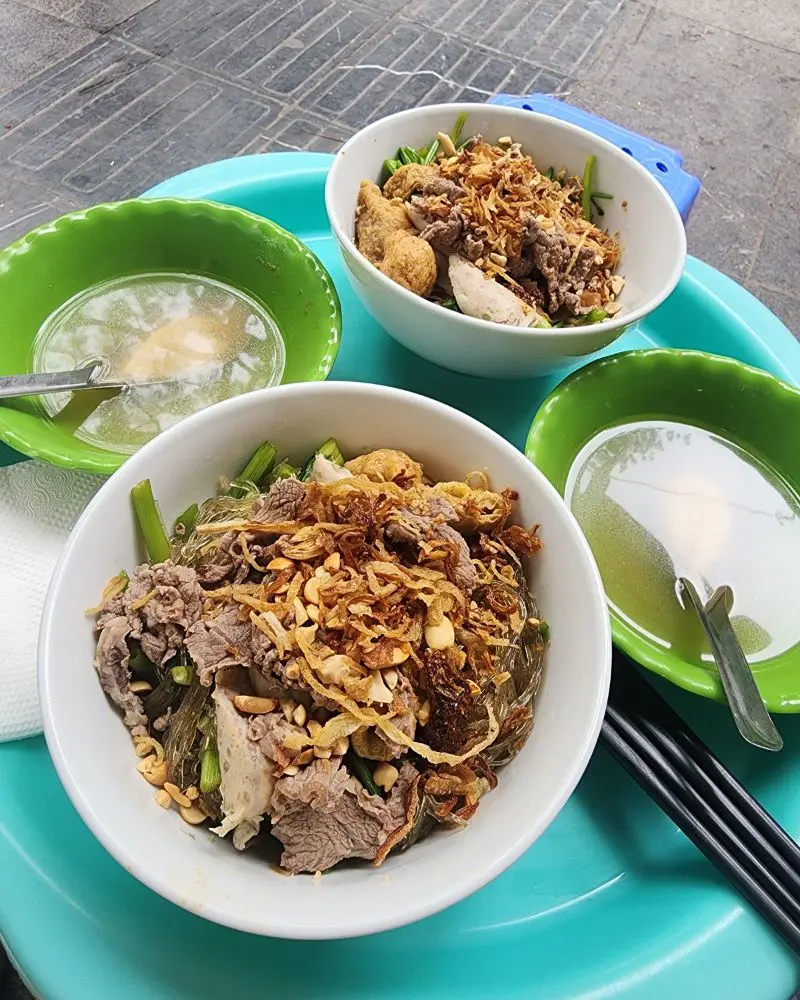 9 qu&aacute;n b&aacute;nh đa trộn H&agrave; Nội hấp dẫn t&iacute;n đồ ẩm thực 3