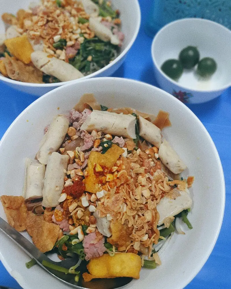 9 qu&aacute;n b&aacute;nh đa trộn H&agrave; Nội hấp dẫn t&iacute;n đồ ẩm thực 8
