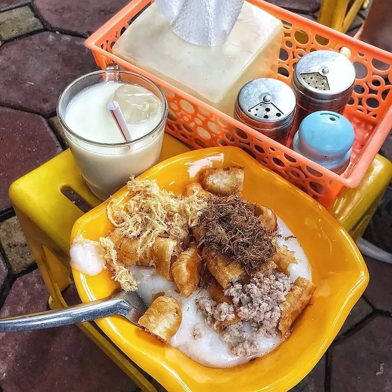 9 qu&aacute;n ch&aacute;o sườn H&agrave; Nội thu h&uacute;t t&iacute;n đồ s&agrave;nh ăn 5